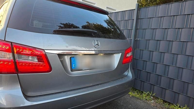 Grau Gebraucht 2013 Mercedes E200 Kombi | 6.800 € (Superpreis) - Bild 1/4