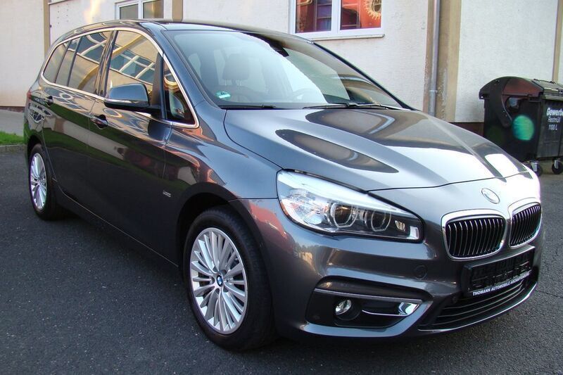 Grau Gebraucht 2017 BMW 220 Luxury Line Kombi | 11.999 € (Guter Preis) - Bild 1/4