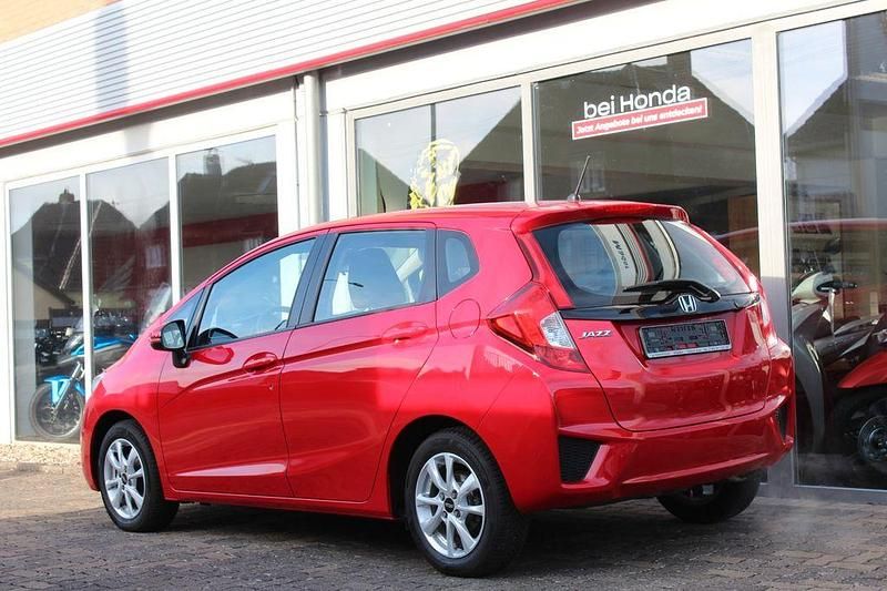 Gebraucht Honda Jazz Trend 102 PS (75 kW) 2016 Rot Kleinwagen