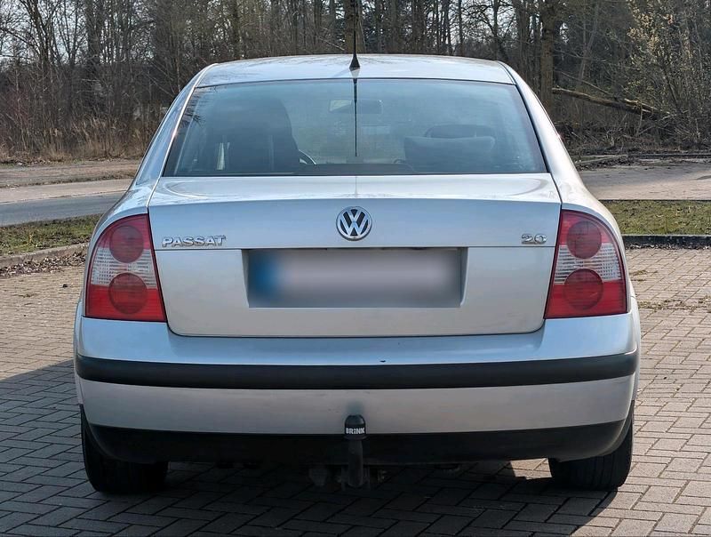 Gebraucht VW Passat 131 PS (96 kW) 2002 Silber Limousine