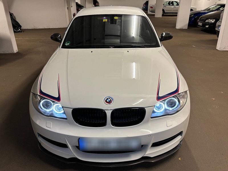 Weiß Gebraucht 2009 BMW 135 M Performance Kleinwagen | 27.900 € - Bild 1/4