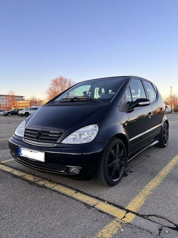 Second-hand Mercedes A210 140 CP (102 kW) 2004 Negru Monovolum