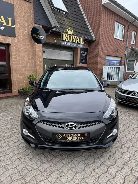 Usado Hyundai i30 Classic 99 CV (72 kW) 2015 Negro Coupe