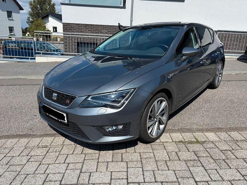 Grau Gebraucht 2016 Seat Leon FR Limousine | 13.300 € (Fairer Preis) - Bild 1/4