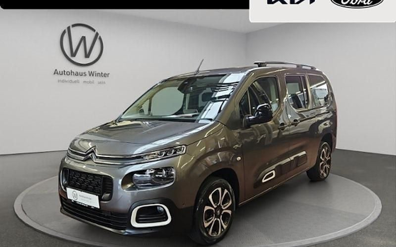 Platinum grau Gebraucht 2021 Citroën Berlingo Shine Van / Kleinbus | 23.499 € (Etwas zu teuer) - Bild 1/4