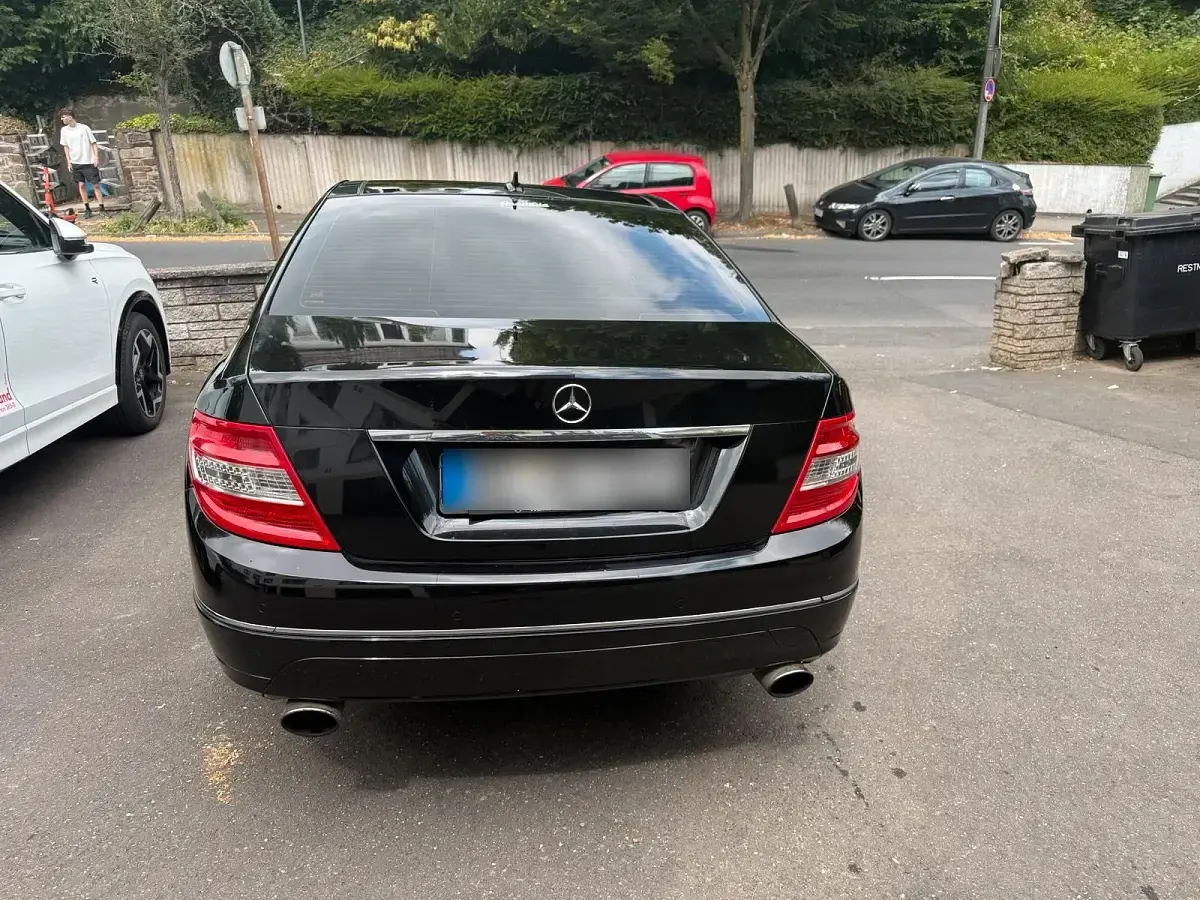 Gebraucht Mercedes C180 156 PS (114 kW) 2010 Schwarz Limousine