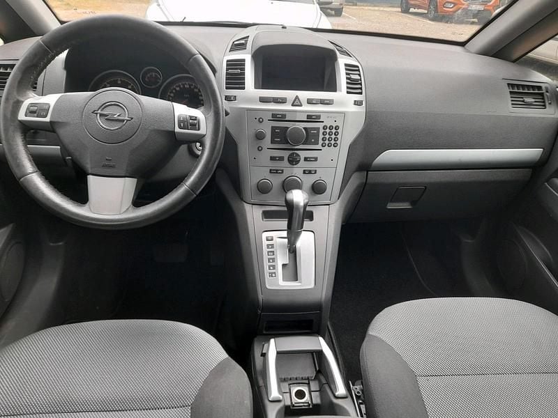 Grau Gebraucht 2009 Opel Zafira Van / Kleinbus | 3.900 € (Fairer Preis) - Bild 1/4