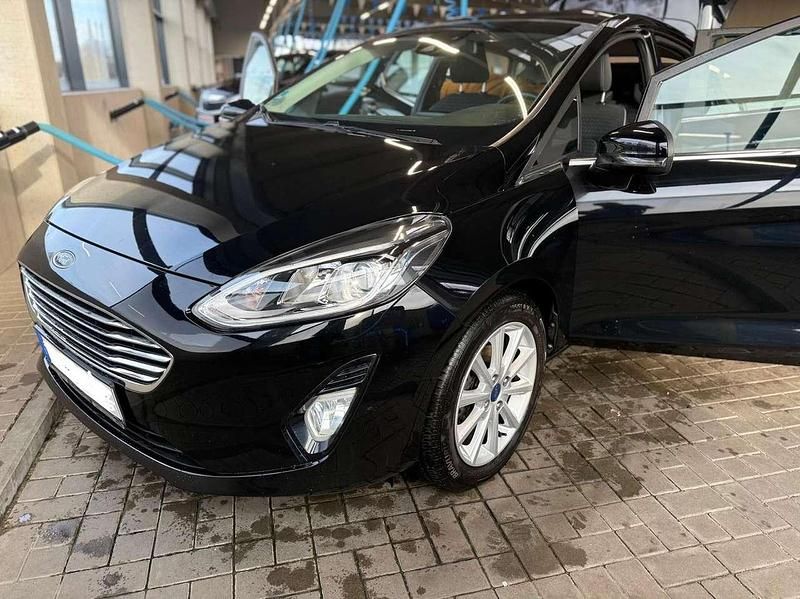 Schwarz Gebraucht 2017 Ford Fiesta Titanium Limousine | 10.500 € (Etwas zu teuer) - Bild 1/4