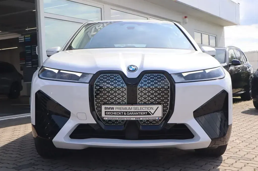 Gebraucht BMW iX Sport Line 384 kW (523 PS) 2022 Mineralweiß SUV