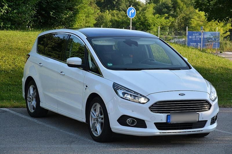 Weiß Gebraucht 2016 Ford S-MAX Van / Kleinbus | 14.999 € (Fairer Preis) - Bild 1/4