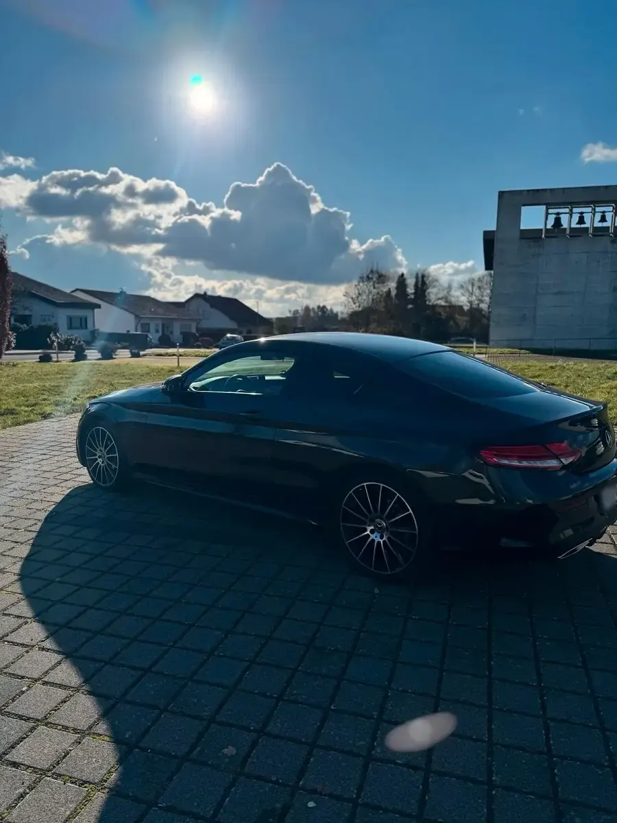 Gebraucht Mercedes C300 272 PS (200 kW) 2021 Grau Coupé