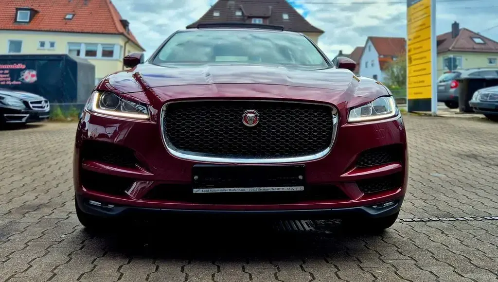 Gebraucht Jaguar F-Pace Portfolio 300 PS (220 kW) 2016 Odyssey red SUV