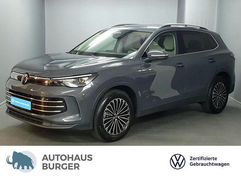 Delfingrau (metallic) Gebraucht 2025 VW Tiguan Elegance SUV | 40.870 € (Fairer Preis) - Bild 1/4