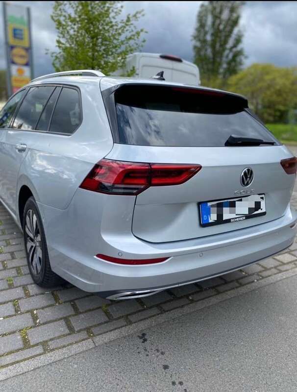 Grau Gebraucht 2023 VW Golf VIII Move Kombi | 27.000 € (Teuer) - Bild 1/4