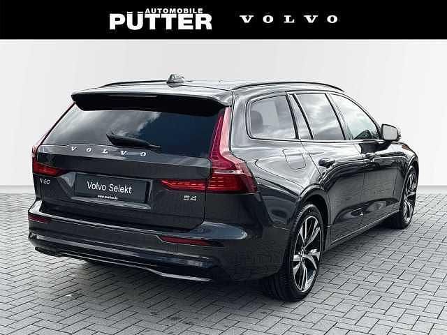 Gebraucht Volvo V60 145 PS (106 kW) 2025 Kombi