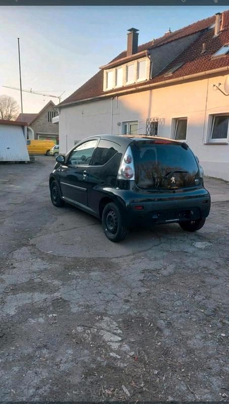 Gebraucht Peugeot 107 68 PS (50 kW) 2013 Schwarz Kleinwagen