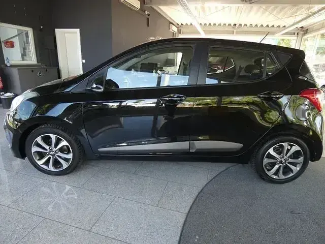 Gebraucht Hyundai i10 Edition 87 PS (63 kW) 2015 Schwarz Kleinwagen
