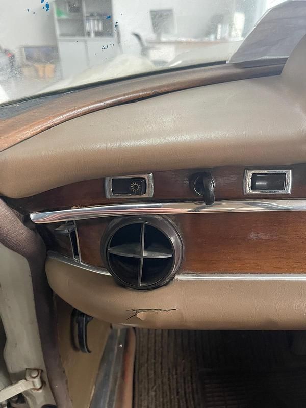 Second-hand Mercedes 250 SE 1969 Bej Berlinǎ