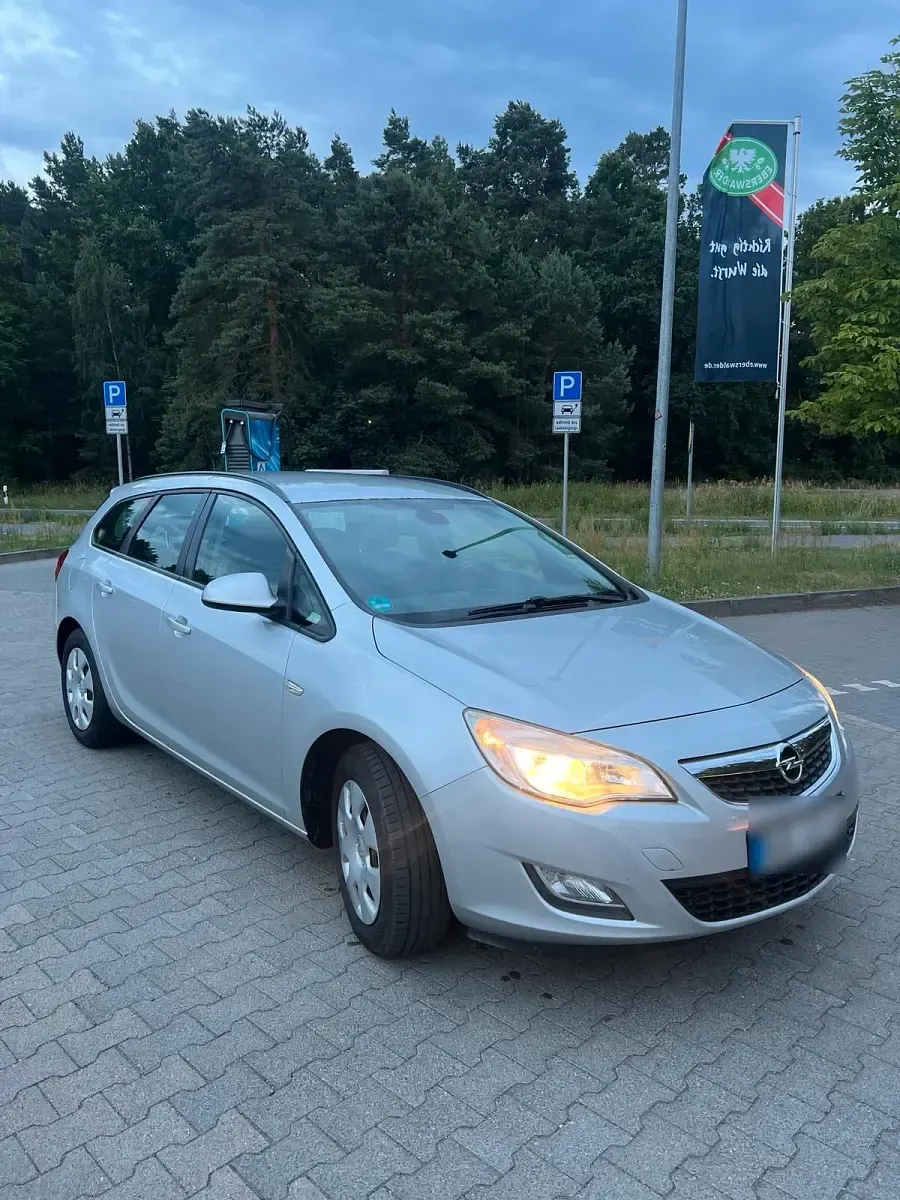 Gebraucht Opel Astra 125 PS (91 kW) 2011 Silber Kombi
