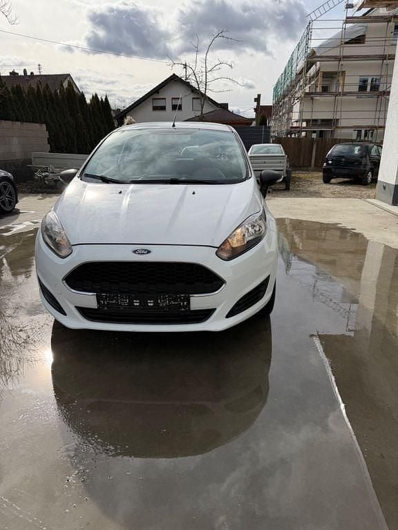 Gebraucht Ford Fiesta Ambiente 60 PS (44 kW) 2016 Weiß