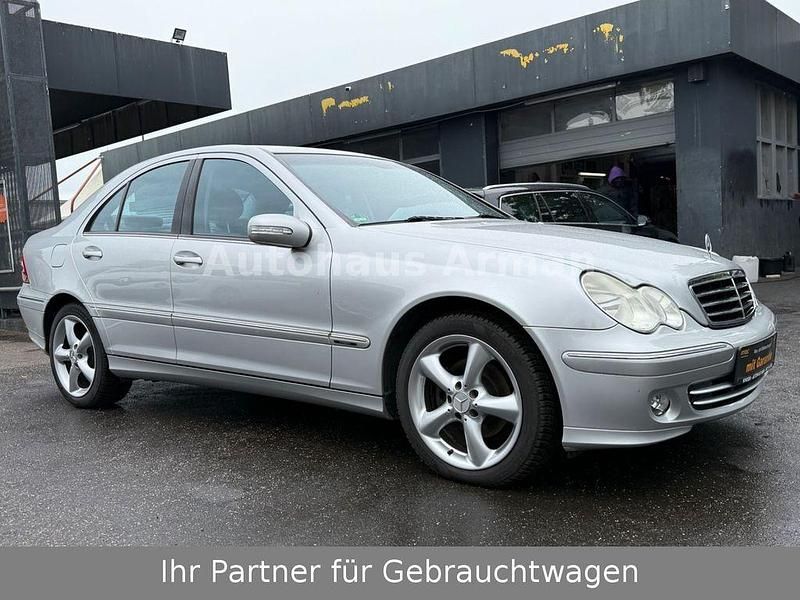Silber Gebraucht 2004 Mercedes C200 Avantgarde Limousine | 3.490 € (Fairer Preis) - Bild 1/4