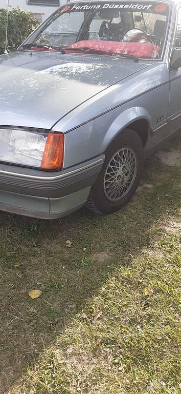 Gebraucht Opel Rekord 110 PS (80 kW) 1984 Blau Limousine