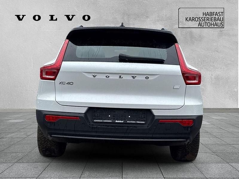 Gebraucht Volvo XC40 Plus 169 kW (231 PS) 2022 Crystal white / metallic SUV
