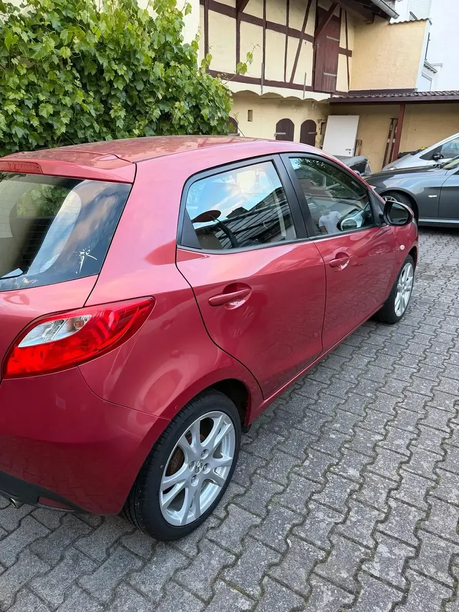 Gebraucht Mazda 2 75 PS (55 kW) 2008 Rot Kleinwagen