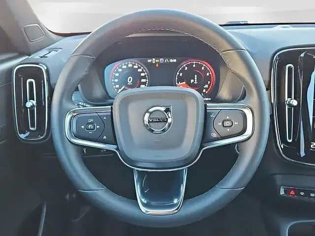 Używany Volvo XC40 Core 129 KM (94 kW) 2024 Czarny SUV