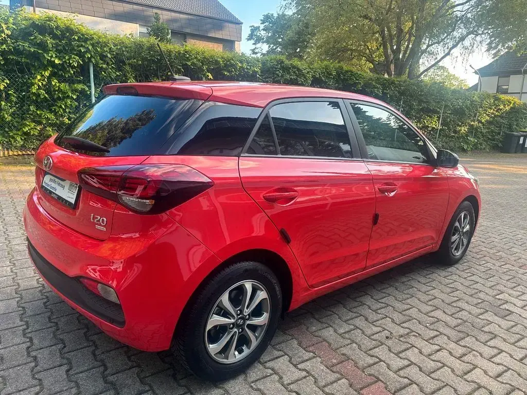 Gebraucht Hyundai i20 Advantage 84 PS (61 kW) 2020 Rot Kleinwagen