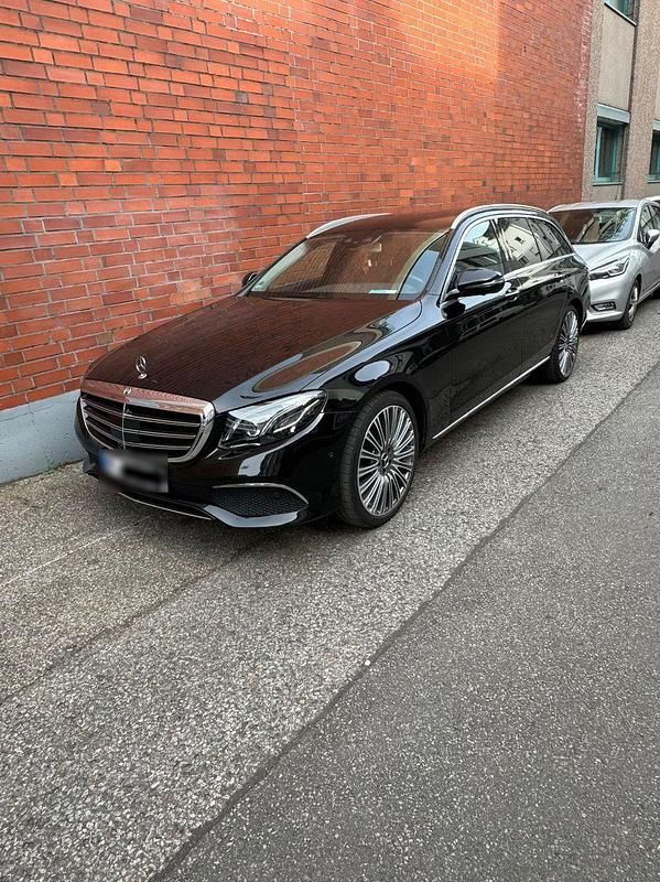 Gebraucht Mercedes E220 Avantgarde 194 PS (142 kW) 2017 Schwarz Kombi