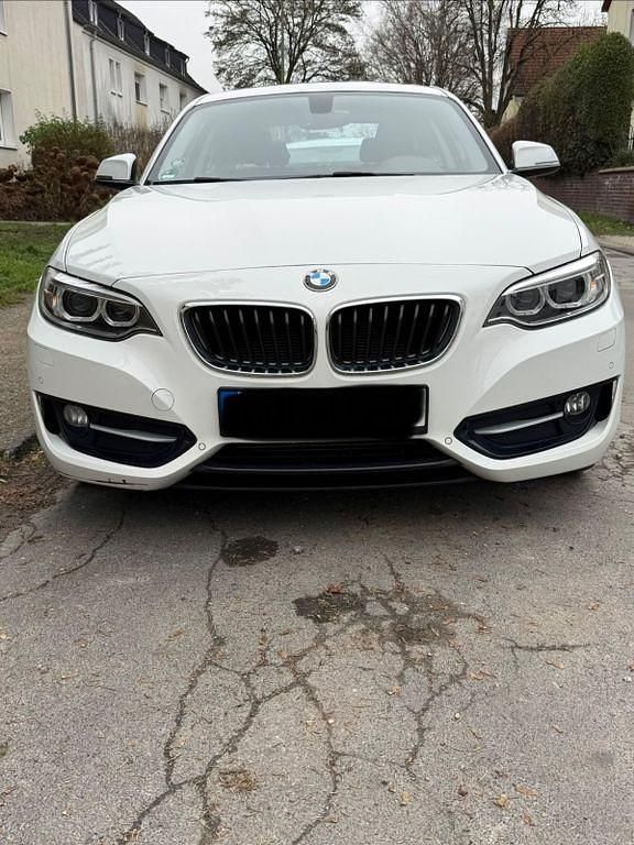 Weiß Gebraucht 2017 BMW 220 Sport Line Coupé | 14.500 € (Superpreis) - Bild 1/4