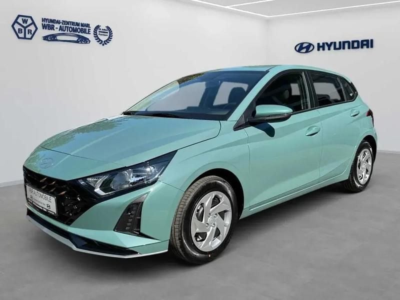 Grün Neu 2025 Hyundai i20 Select Limousine | 19.290 € (Guter Preis) - Bild 1/1