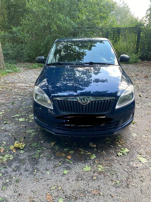 Blau Gebraucht 2011 Skoda Fabia Limousine | 2.200 € (Guter Preis) - Bild 1/4