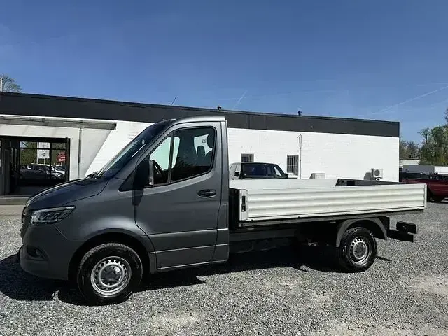Używany Mercedes Sprinter 170 KM (125 kW) 2023 Szary Van