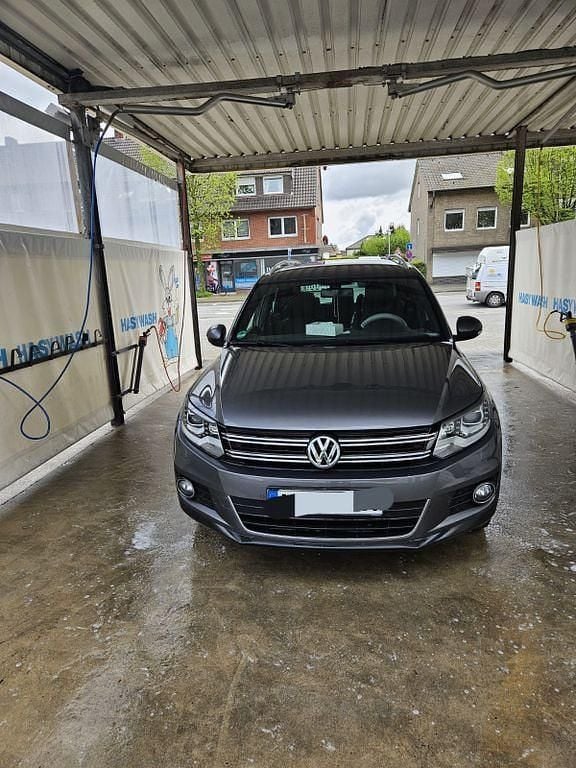 Gebraucht VW Tiguan Life 140 PS (102 kW) 2013 Grau SUV