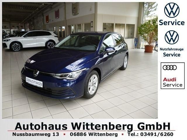 Blau Gebraucht 2023 VW Golf VIII Life Limousine | 24.849 € (Guter Preis) - Bild 1/4
