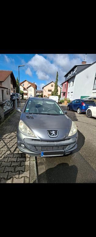 Grau Gebraucht 2011 Peugeot 206+ Kleinwagen | 2.300 € (Guter Preis) - Bild 1/4