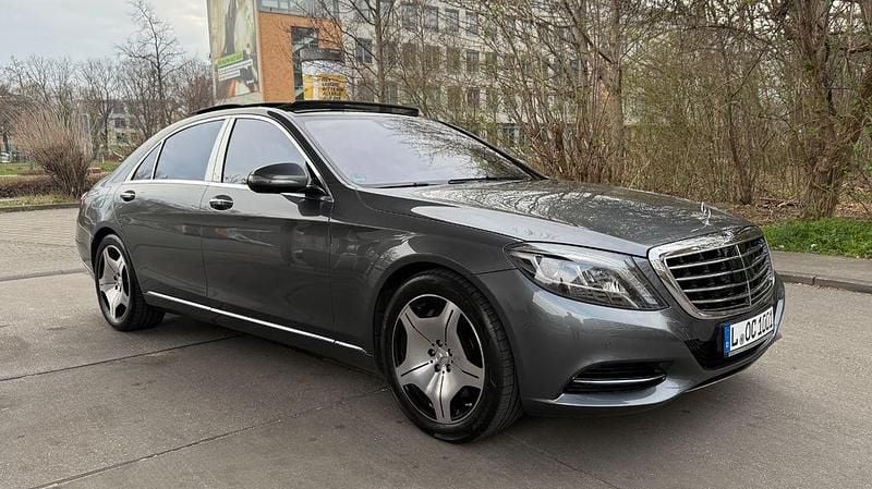 Grau Gebraucht 2015 Mercedes S500 Maybach Limousine | 39.000 € - Bild 1/4