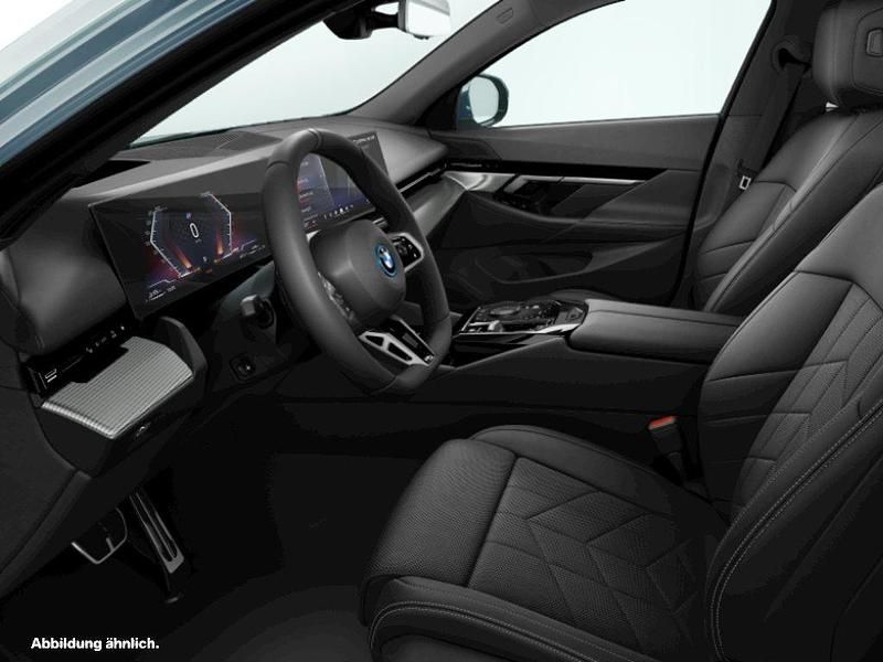 Gebraucht BMW 550e M Sport 489 PS (359 kW) 2025 Grün Kombi