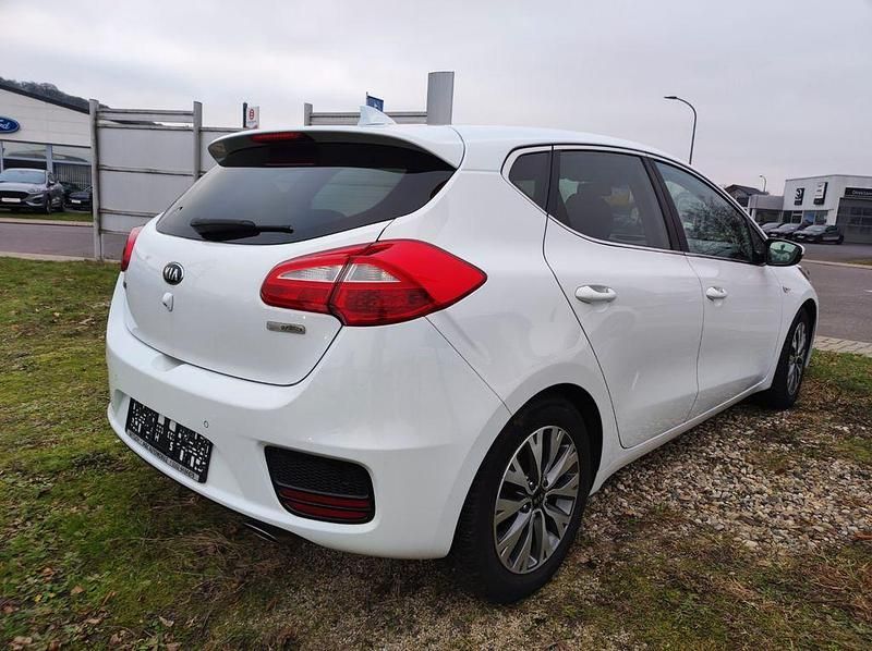 Gebraucht Kia Ceed DREAM-TEAM Edition 99 PS (72 kW) 2017 Weiß Kleinwagen