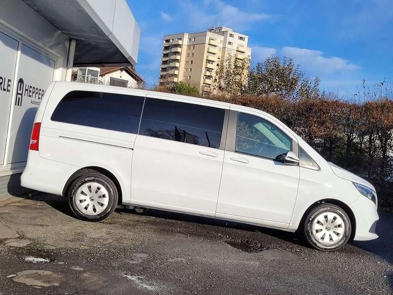 Gebraucht Mercedes V220 163 PS (119 kW) 2022 Weiß Van / Kleinbus