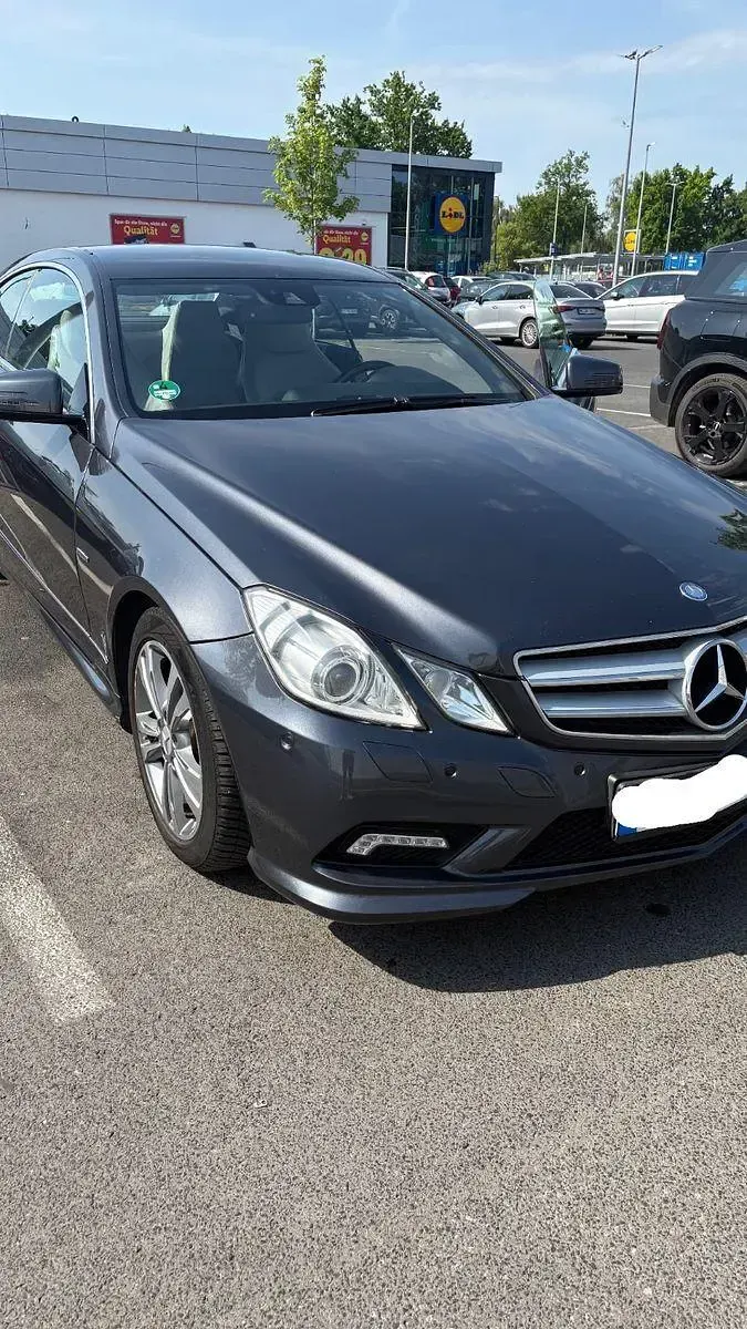 Gebraucht Mercedes E250 204 PS (150 kW) 2011 Grau Coupé