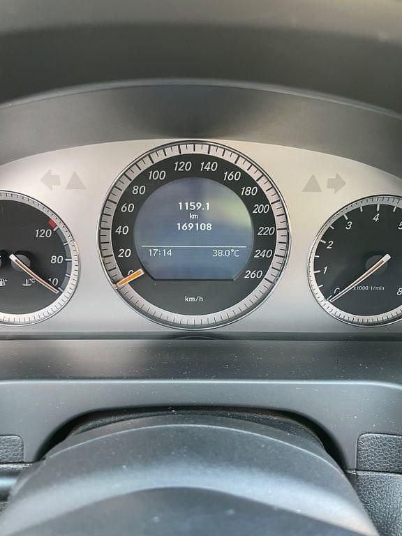 Grau Gebraucht 2008 Mercedes C180 Avantgarde Limousine | 4.950 € (Superpreis) - Bild 1/4