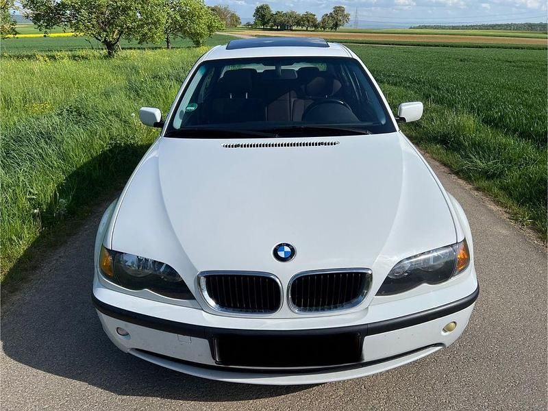Weiß Gebraucht 2002 BMW 316 Sport Line Limousine | 3.799 € (Teuer) - Bild 1/4