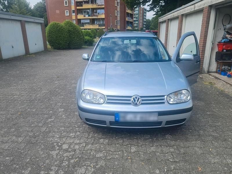 Silber Gebraucht 2001 VW Golf IV Kombi | 2.000 € (Etwas zu teuer) - Bild 1/4