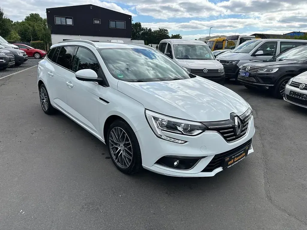 Gebraucht Renault Mégane Bose Edition 110 PS (80 kW) 2018 Weiß Limousine