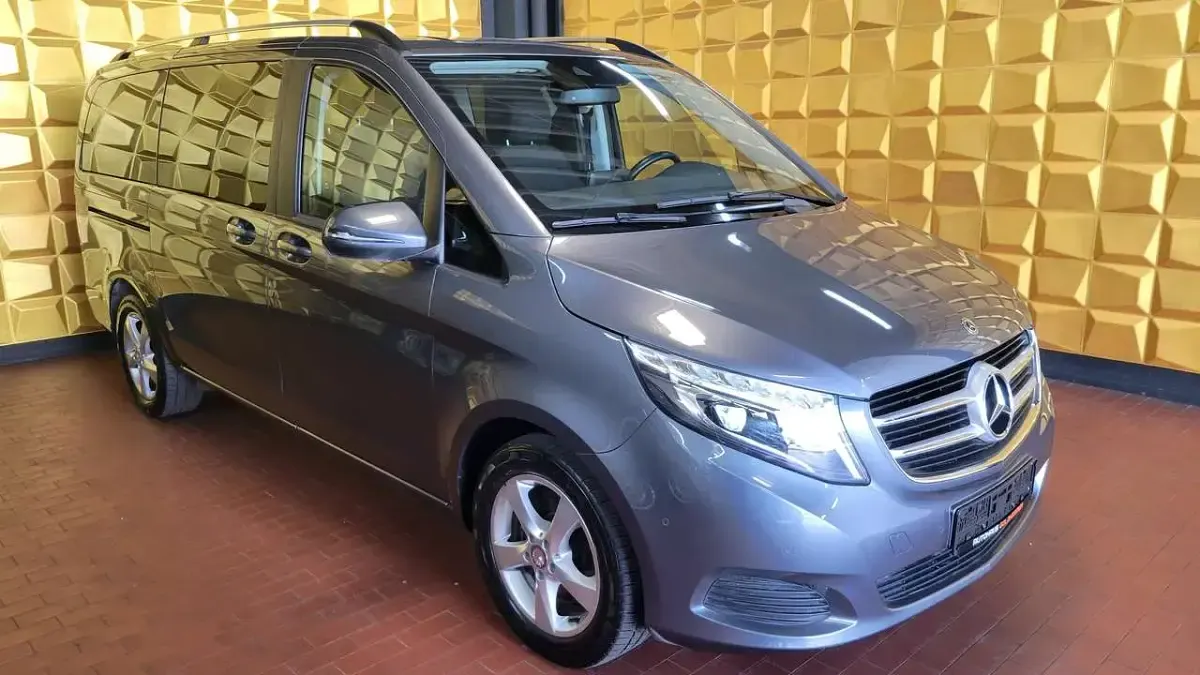 Gebraucht Mercedes V220 163 PS (119 kW) 2018 Grau Van / Kleinbus