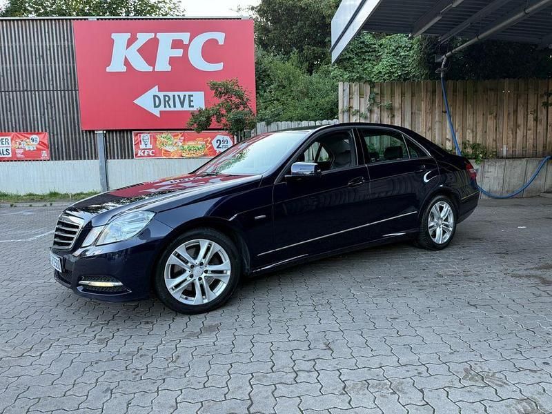 Gebraucht Mercedes E300 Avantgarde 204 PS (150 kW) 2010 Blau Limousine