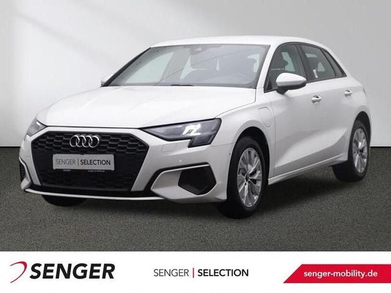 Ibisweiß Gebraucht 2022 Audi A3 e-tron Business Kleinwagen | 22.880 € (Guter Preis) - Bild 1/3